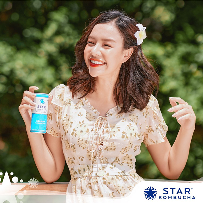 Bổ sung trà Star Kombucha mỗi ngày 2 lần giúp da sáng khỏe, cải thiện sắc đẹp làn da.